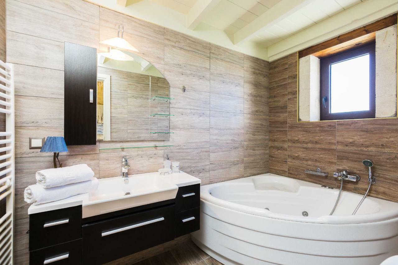 Caramel Villa, With 40M2 Pool & Spa Whirlpool, By Thinkvilla Pánormos Exteriér fotografie